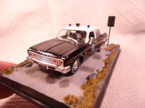 James Bond 007 - Chevrolet Nova - San Monique Police with 2 figurines - Live and Let Die