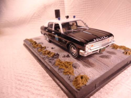 James Bond 007 - Chevrolet Nova - San Monique Police with 2 figurines - Live and Let Die