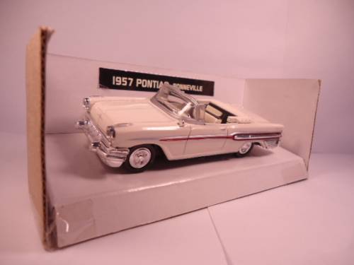 New Ray - 1957 Pontiac Bonneville