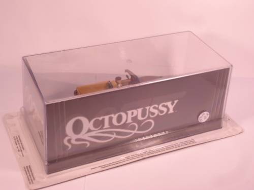 James Bond 007 - Range Rover Convertible with 1 figurine - Octopussy