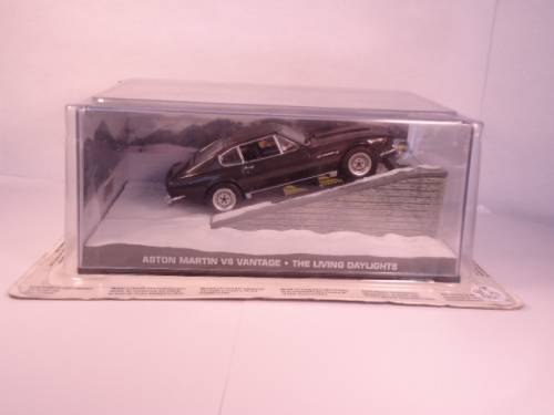 James Bond 007 - Aston Martin V8 Vantage with 2 figurines - The Living Daylights