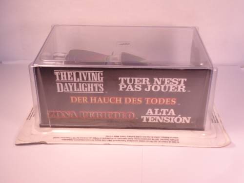 James Bond 007 - Aston Martin V8 Vantage with 2 figurines - The Living Daylights