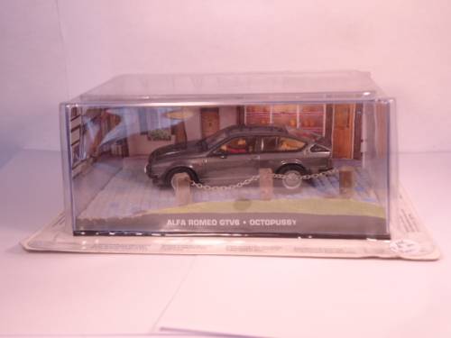 James Bond 007 - Alfa Romeo GTV6 with figurine - Octopussy