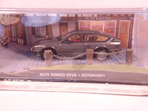James Bond 007 - Alfa Romeo GTV6 with figurine - Octopussy