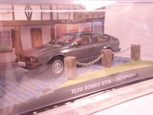 James Bond 007 - Alfa Romeo GTV6 with figurine - Octopussy