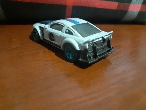 Hot Wheels 2005 Ford Mustang