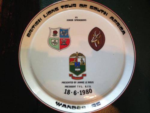 RUGBY MEMORABILIA: COMMEMORATIVE PLATE: BRITISH LIONS VS JUNIOR SPRINGBOKS 1980