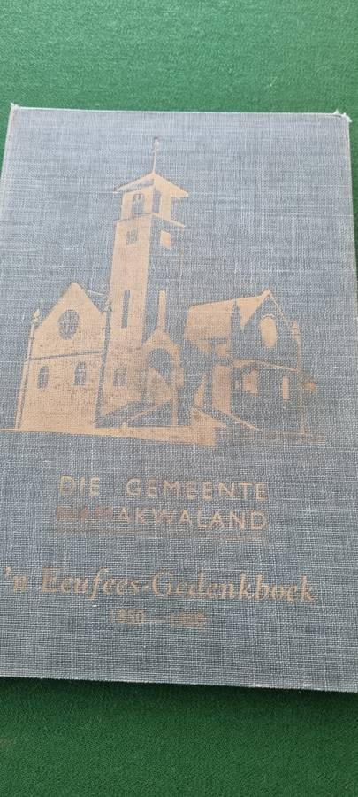 Die Gemeente Namakwaland. `n eeufees-gedenkboek. Dr. T. N. Hanekom.