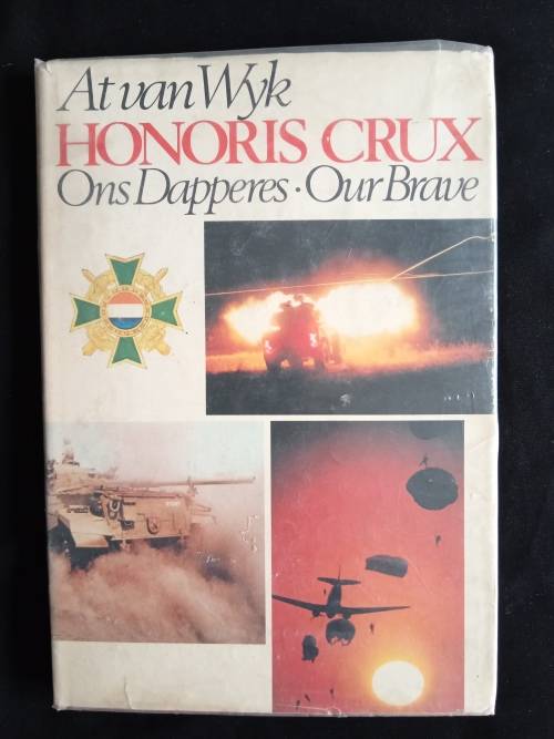 Honoris Crux: Ons Dapperes/Our Brave by At van Wyk