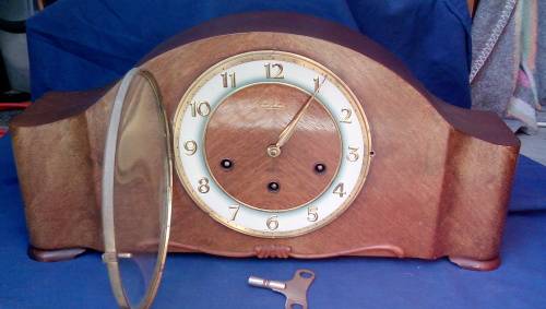 Junghans Mantel Clock plus wind-up key