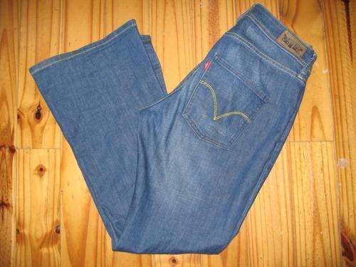 LEVIS 'EVA' CUT - SIZE 36