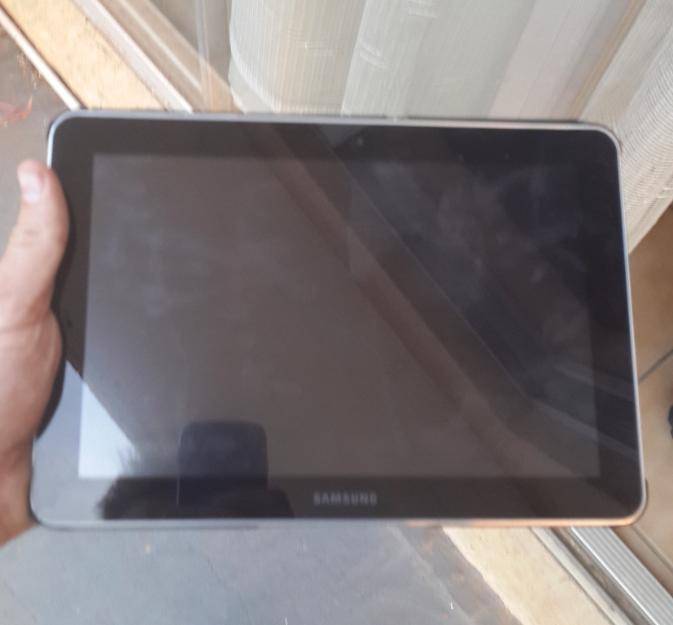 LATE ENTRY ...Samsung Galaxy Tab P7500 10.1" 32GB wifi +3G , in excellent condition . BARGAIN !!