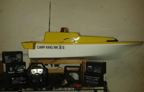 LIKE NEW CARP KING MK 3 S WITH 5X BATTERIES 1X REMOTE 1X BATTERY CHARGER + STAND