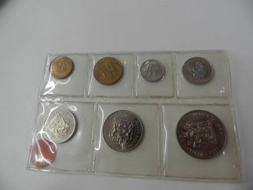 Coins: South African collectable uncirculated Mint set in plastic sealed pouch.  A 1983 full set