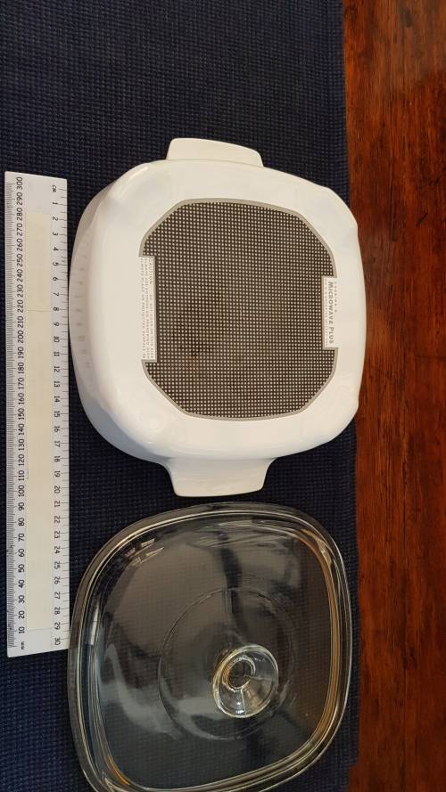 Corningware Microwave oven dish.  Microwave Plus MW-9-B Browning Skillet.