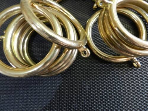 Plastic Gold coloured round Curtain Rings with eye hooks. 20x rings Dia. 6,5cm.