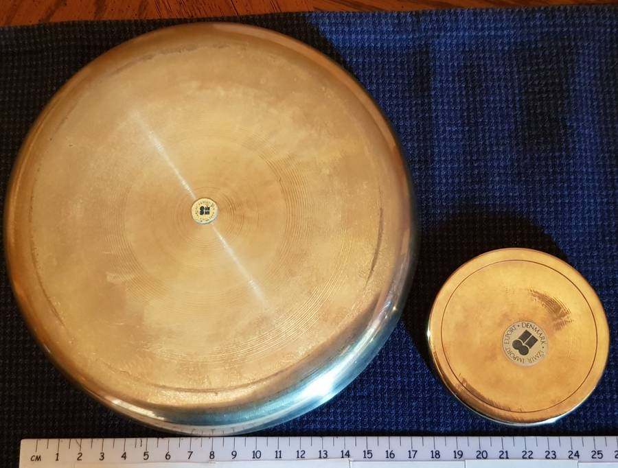 Brass ornaments for the Bar. 1x Round tray with 4x small coasters.  1x Brass coaster set of x6