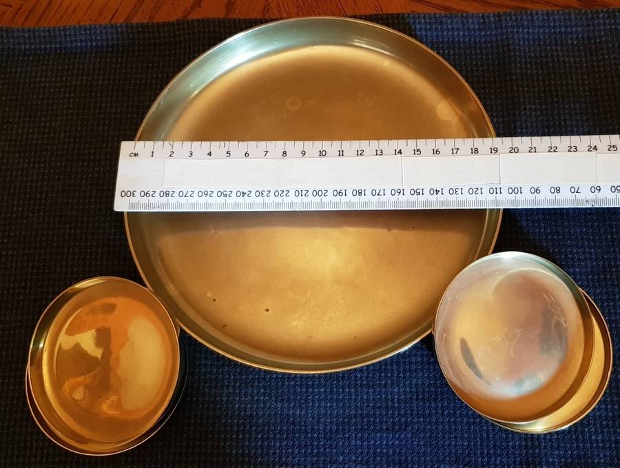 Brass ornaments for the Bar. 1x Round tray with 4x small coasters.  1x Brass coaster set of x6