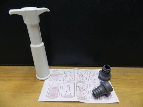 Vacuum wine saver tool pump with stoppers