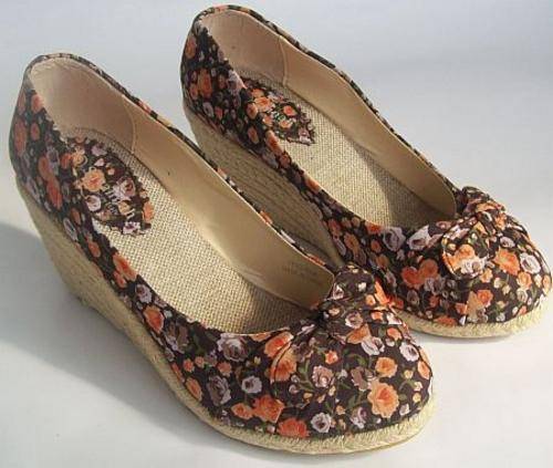 FLORAL WEDGE SHOES. GREAT ITEM!!