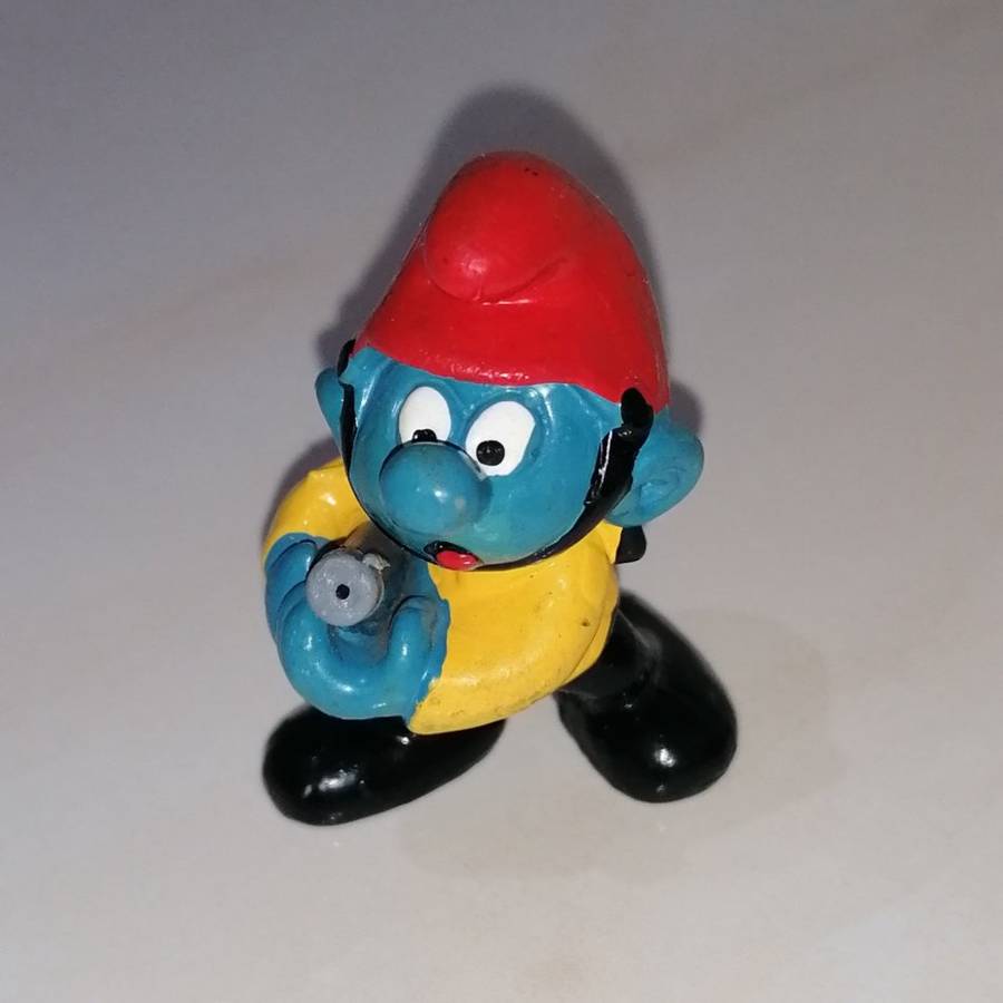 VINTAGE ORIGINAL FIREFIGHTER SMURF - 1981