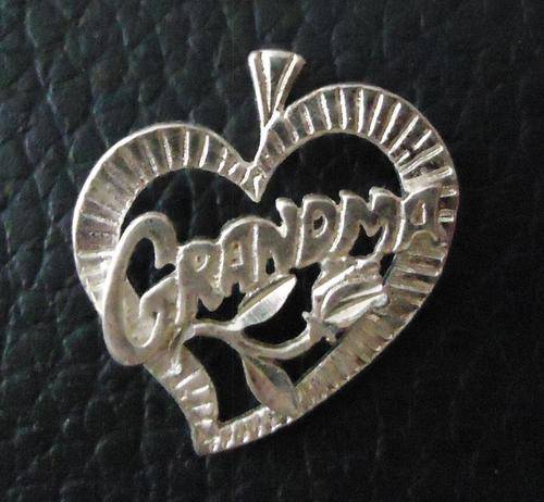STUNNING "GRANDMA" PENDANT IN SILVER