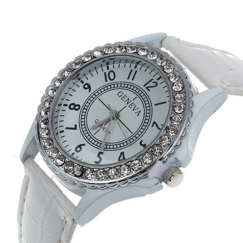 WOMANS WHITE GENEVA CRYSTAL DIAL QUARTZ ANALOG WRIST  WATCH