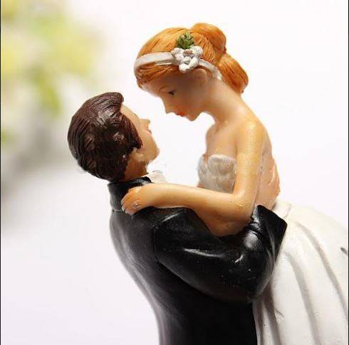 STUNNING ROMANTIC RESIN WEDDING CAKE TOPPER - BRIDE AND GROOM