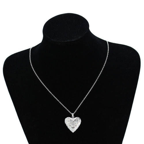 SILVER ALLOY HEART LOCKET PENDANT AND CHAIN - PERFECT FOR YOUNG LADY