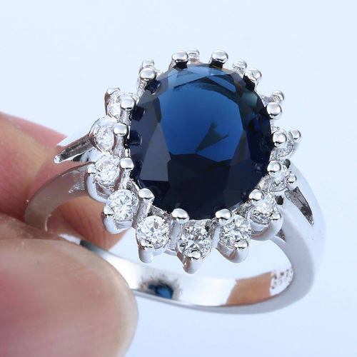 STUNNING OVAL CUT SAPPHIRE CZ RING CRAFTED IN HALLMARKED 925 SILVER - RING SIZE 9  ( R 3/4 )