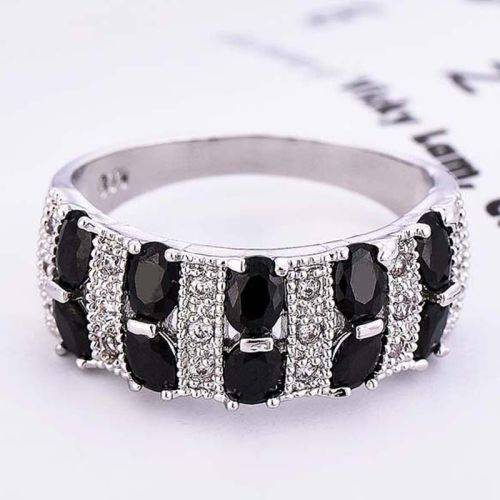 SPARKLING BLACK AND WHITE SAPPHIRE ETERNITY SILVER  RING SIZE 8.5 ( Q 3/4 )