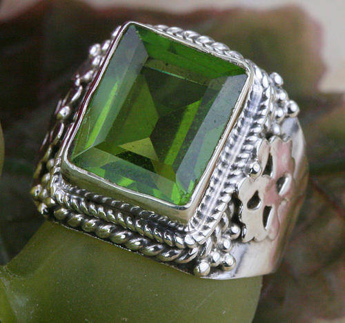 "PRICE REDUCED" GENUINE PERIDOT QUARTZ RING CRAFTED IN HALLMARKED 925 STERLING SILVER