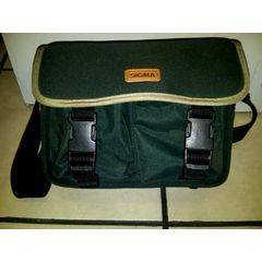 CANON CAMERA BAG GREEN/  LARGE "READ" "AS NEW"