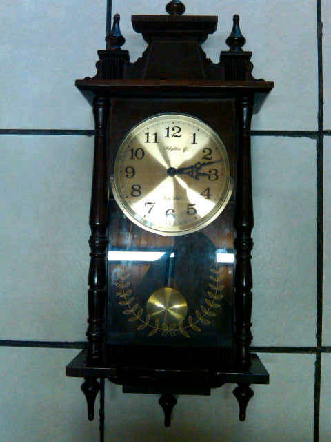 OLD RHYTHM CLOCK LARGE BATTERY OPERATED "READ"