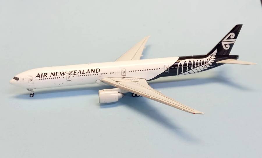 Boeing 777-300ER Air New Zealand - 1/400 Scale (GJANZ1421)(TAS7009)(GeminiJets)