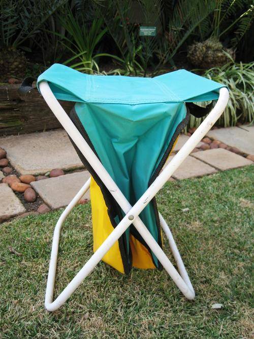 FOLDING CAMPING CHAIR