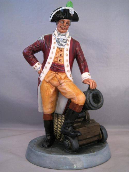 ROYAL DOULTON Figurine 'Officer Of The Line' HN2733 1st Quality