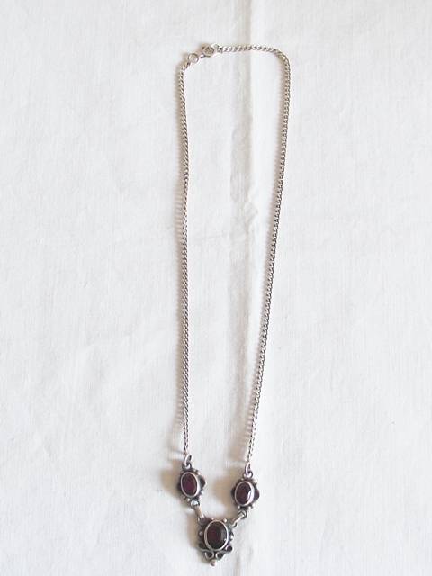 LOVELY STERLING SILVER CHAIN SET WITH GARNETS