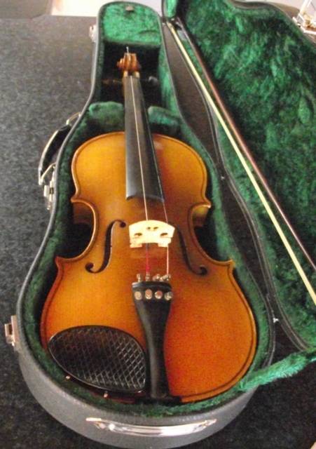 VINTAGE CZECHOSLOVAKIA LIGNATONE ANTONIUS STRADIVARIUS 1713 VIOLIN INCL. CASE & BOW
