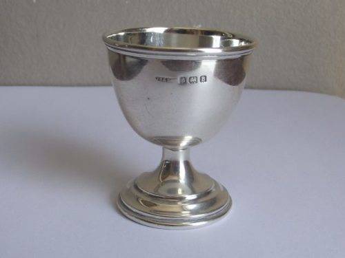 BEAUTIFUL BIRMINGHAM HALLMARKED STERLING SILVER EGG CUP