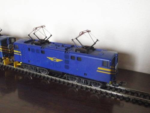 LIMA HO: SAR 5E Blue Train Electric Locomotive and Dummy(E444). Not boxed (made in Italy)