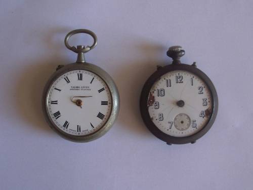 2 X VINTAGE MECHANICAL POCKET WATCHES FOR SPARES AND REPAIRS