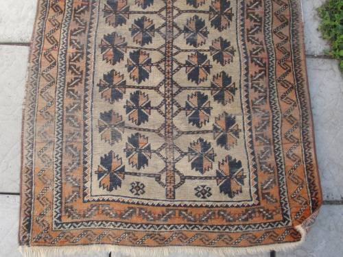 HAND WOVEN PERSIAN CARPET
