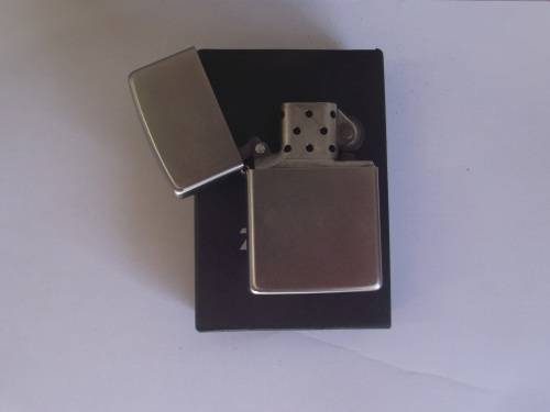 AUTHENTIC ZIPPO BRUSHED CHROME IN ORIGINAL PACKAGING