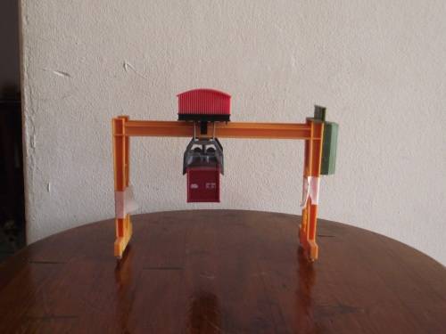 HO SCALE CONTAINER BRIDGE CRANE
