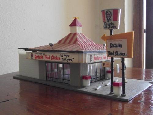 HO SCALE KENTUCKY FRIED CHICKEN --- DETAILED