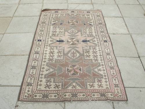 HAND WOVEN PERSIAN CARPET