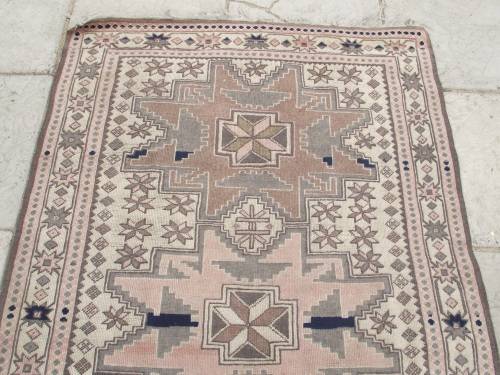 HAND WOVEN PERSIAN CARPET