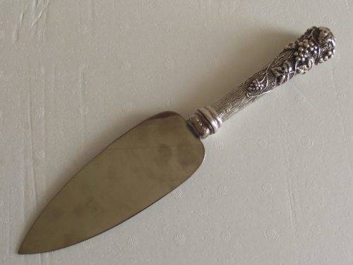 LOVELY STERLING SILVER HANDLED CAKE LIFTER
