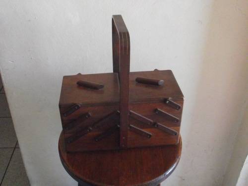 VINTAGE WOODEN CONCERTINA SEWING BOX